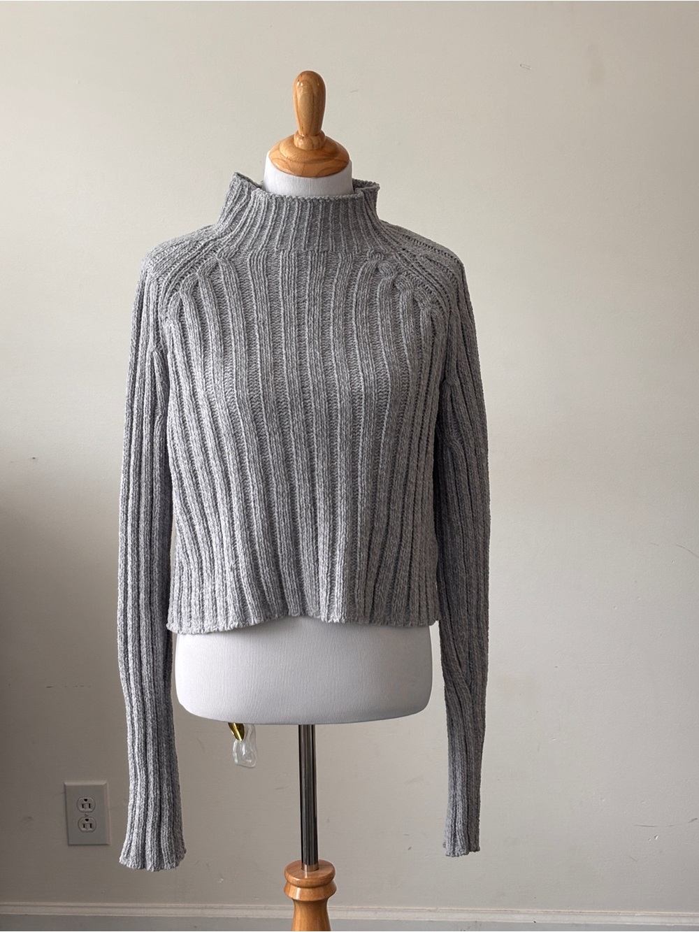 American Eagle Outfitters Light Gray Ribbed Mock Neck Sweater